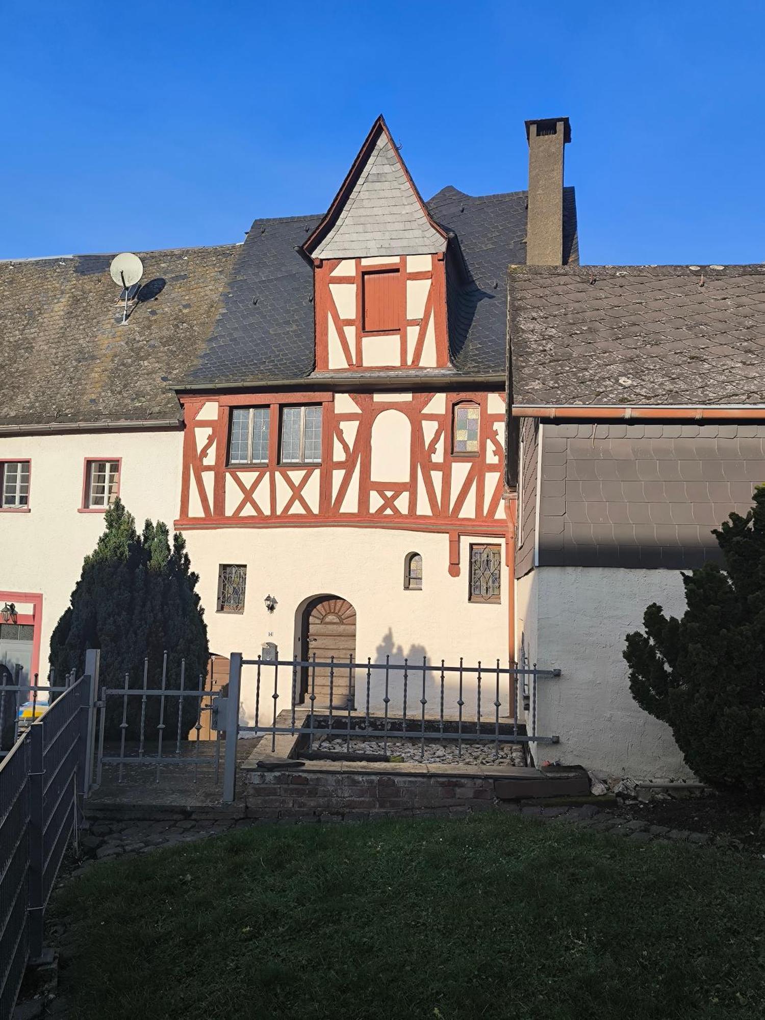 Ferienwohnung Moselperle- Urlaub Im Historischen Fachwerkhaeuschen Bullay Exterior foto